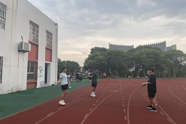 刻苦训练篮球时如何避免受伤的建议_0